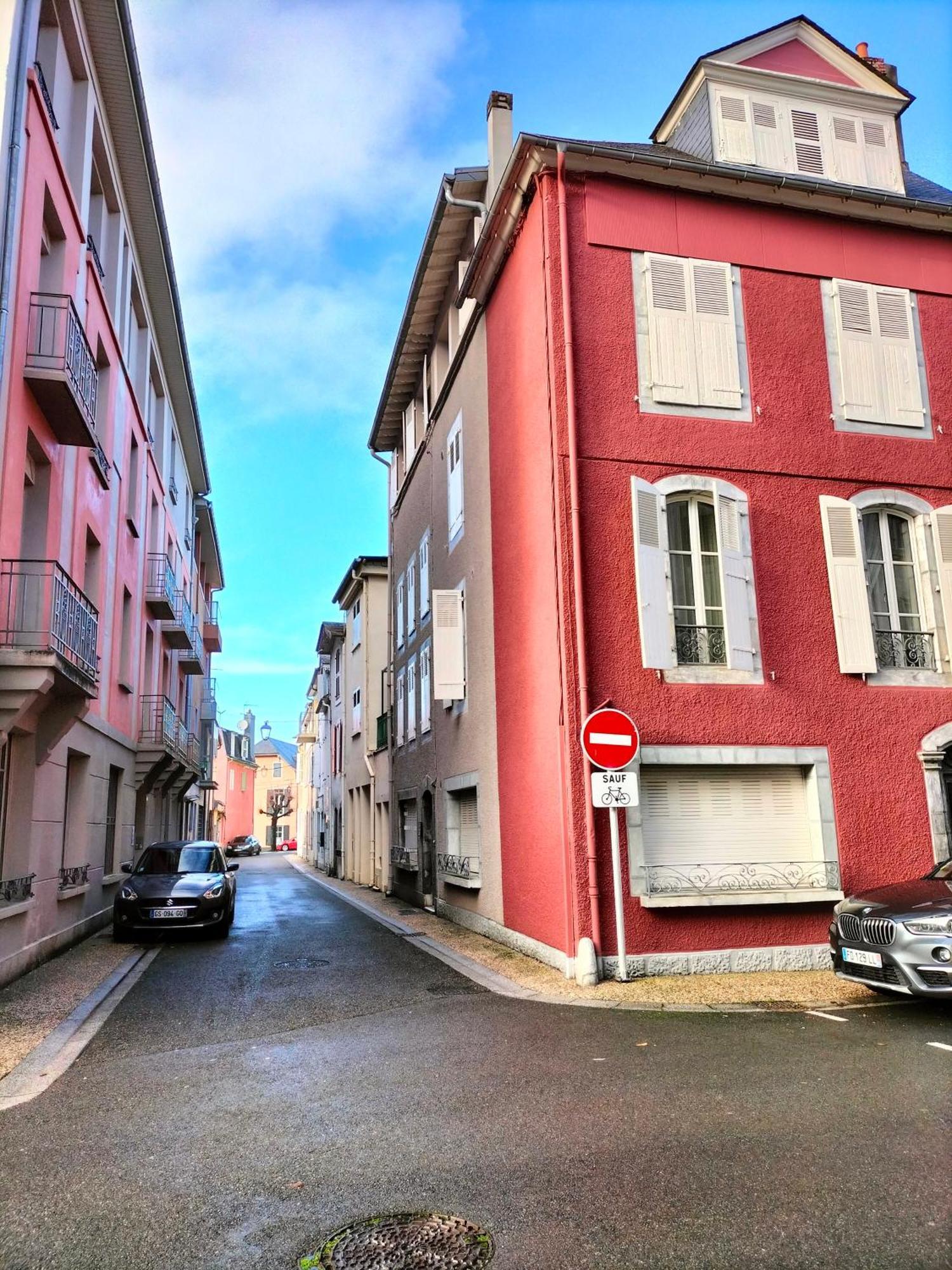 Coeur de ville, loft 3 étoiles lumineux au pied des Pyrénées Bagnères-de-Bigorre Exterior foto